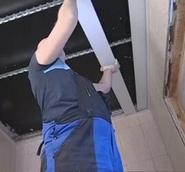 Instalarea de sine stătătoare a unui tavan cu șină suspendată Instalarea de sine stătătoare a unui tavan cu șină suspendată