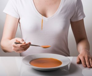 жирное пятно на кофте