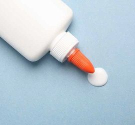 Как отстирать клей ПВА с одежды