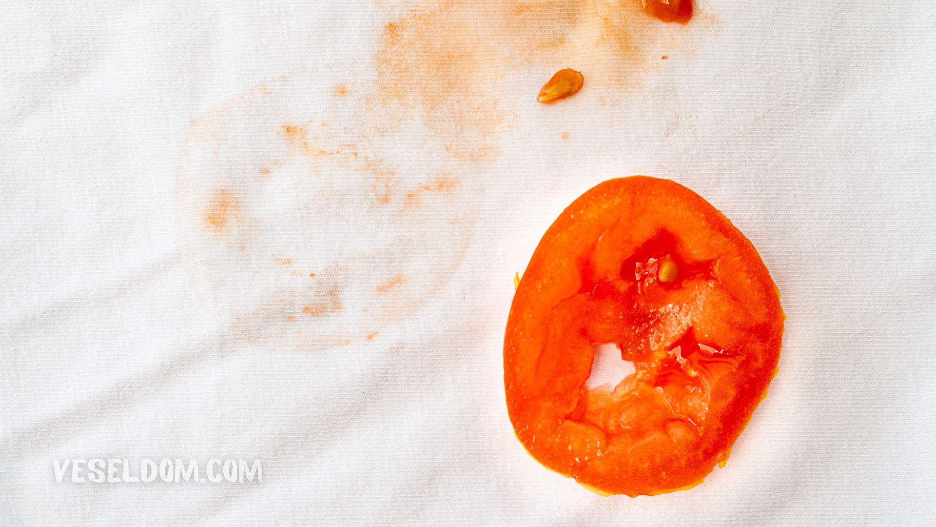 How to remove a tomato stain from white