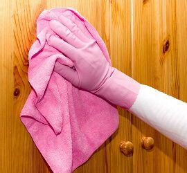Cómo quitar restos de adhesivos de la madera