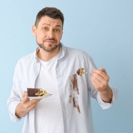 Cómo quitar las manchas de chocolate de la ropa y tapicería